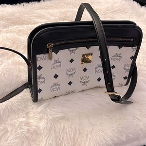 ⚡️AUTH MCM black and white clutch⚡️